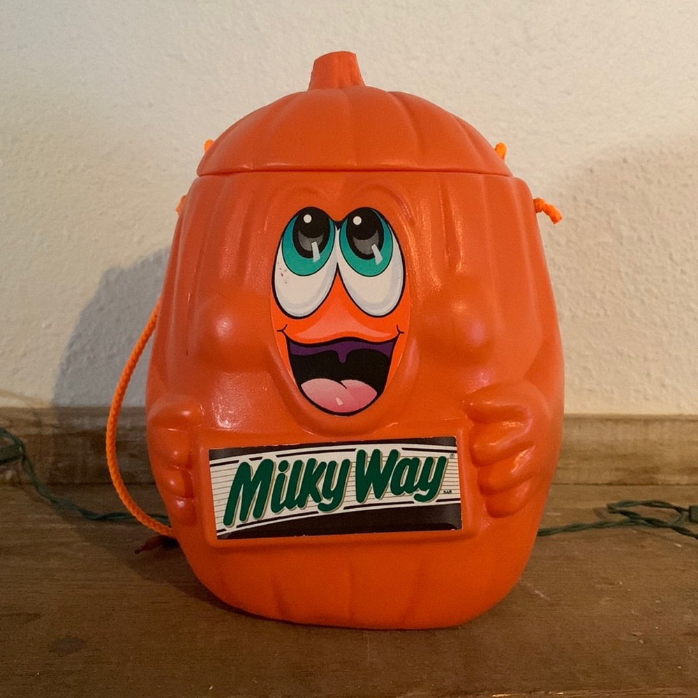 1989 Milkway blow mold trick or treating pumpkin pale MARS